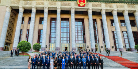 Negociações para projeto de ferrovia que conectará Ilhéus (BA) ao Porto de Chancay (Peru) avançam na missão do Brasil à China